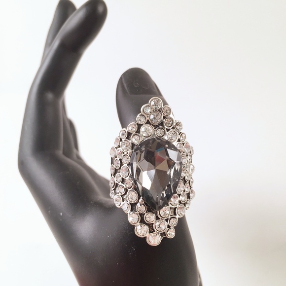 paparazzi Jewelry - Stretch Ring Large Stone Rhinestones Fits 6-10